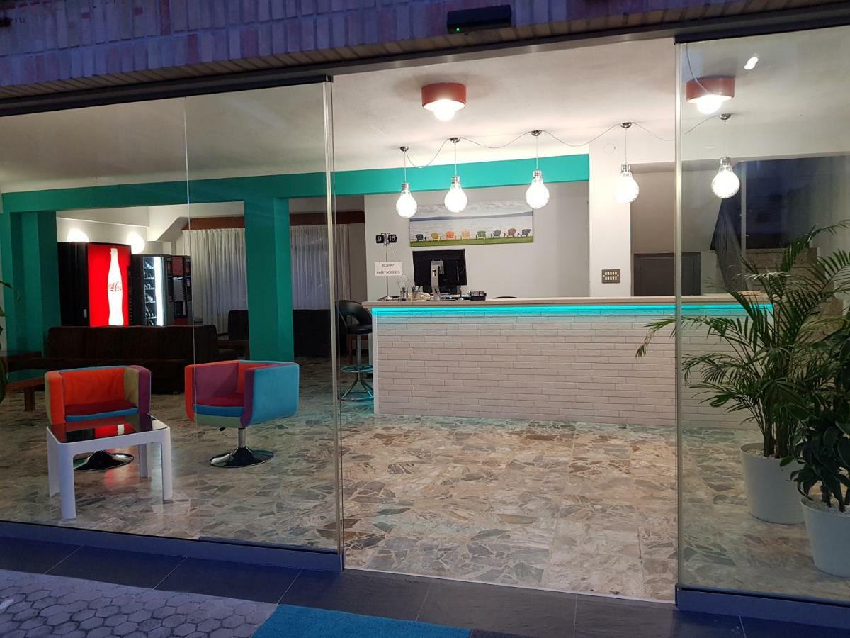 Hostal Rosi Laredo Exterior photo