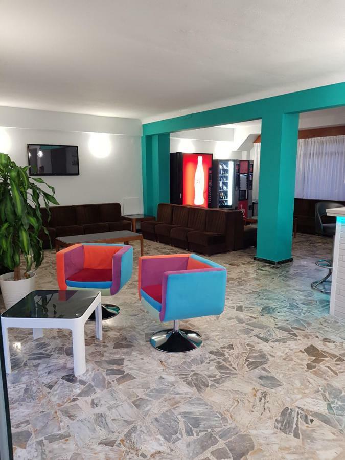 Hostal Rosi Laredo Exterior photo